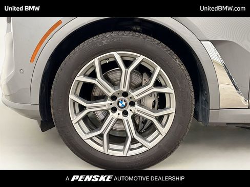 Used 2024 BMW X7 xDrive40i w/ Premium Package AWD/4WD image 2