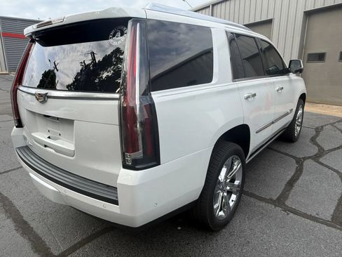 Used 2018 Cadillac Escalade Premium Luxury AWD/4WD image 4