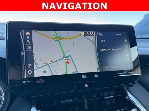 Certified 2022 Toyota Venza XLE image 3