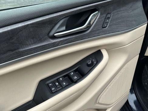 Used 2024 Jeep Grand Cherokee Limited image 17