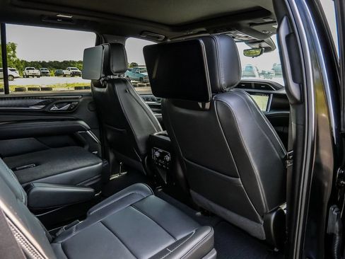 Used 2024 GMC Yukon Denali w/ Advanced Technology Package AWD/4WD image 25