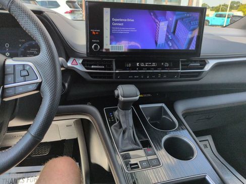 Certified 2025 Toyota Sienna XLE Woodland Edition AWD/4WD image 17