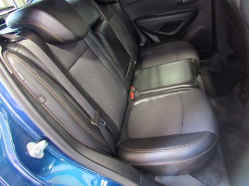 Used 2020 Chevrolet Trax LT w/ LT Convenience Package AWD/4WD image 27