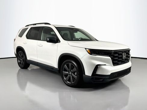 Certified 2023 Honda Pilot Sport image 3