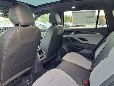 New 2026 Volkswagen Tiguan SE R-Line FWD image 4