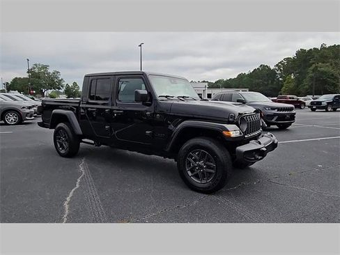 New 2025 Jeep Gladiator Sport image 16