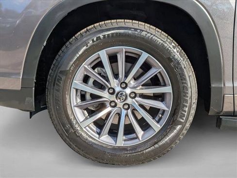 Used 2018 Toyota Highlander XLE image 23