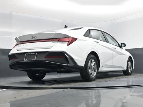 New 2026 Hyundai Elantra SE image 23