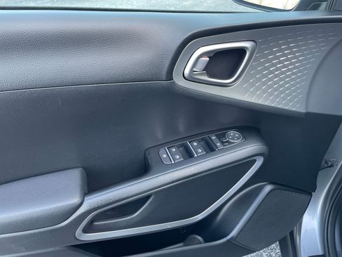 Used 2025 Kia Soul LX w/ LX Technology Package image 20