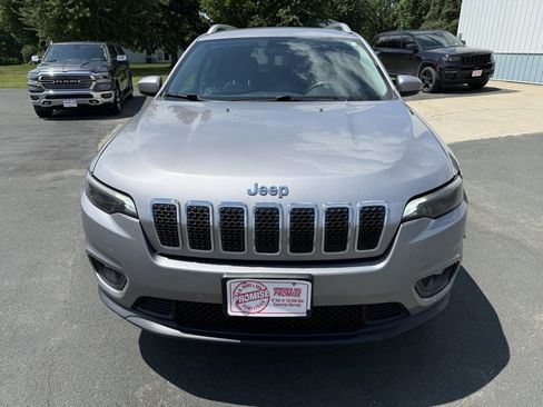 Used 2019 Jeep Cherokee Latitude w/ Cold Weather Group AWD/4WD image 3