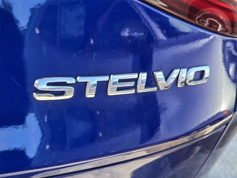 Used 2023 Alfa Romeo Stelvio Sprint image 9