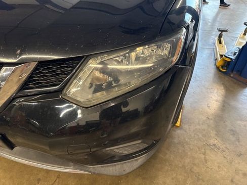 Used 2015 Nissan Rogue SV image 4