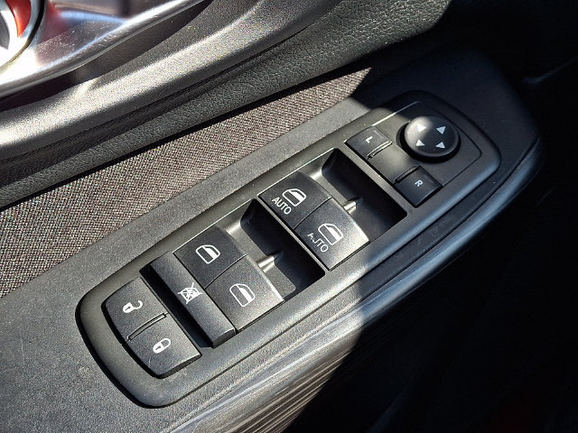 Used 2015 Jeep Cherokee Latitude AWD/4WD image 23