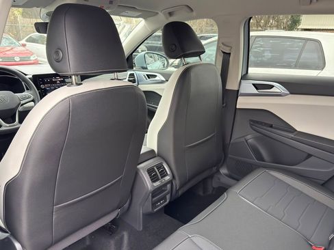 New 2026 Volkswagen Taos SE FWD image 29