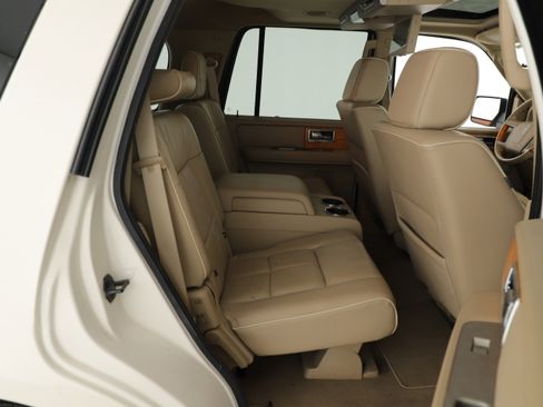 Used 2007 Lincoln Navigator 2WD image 5