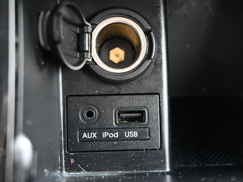Used 2013 Hyundai Elantra GLS w/ Preferred Pkg FWD image 18