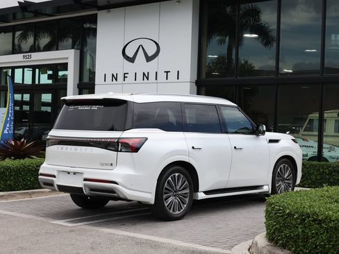 Certified 2026 INFINITI QX80 Luxe w/ Cargo Package AWD/4WD image 4