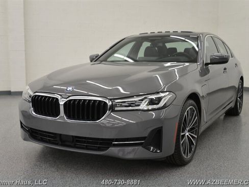 Used 2022 BMW 530e w/ Premium Package image 2