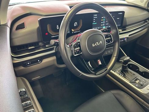 Used 2025 Kia Carnival FWD image 12