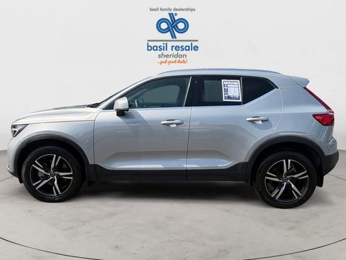 Used 2025 Volvo XC40 B5 Core AWD/4WD image 3