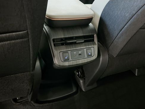 Used 2024 Nissan Ariya AWD image 28