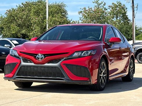 Used 2024 Toyota Camry SE FWD image 3
