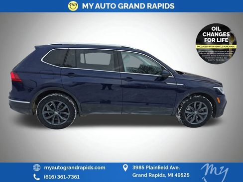 Used 2023 Volkswagen Tiguan SE w/ Panoramic Sunroof Package image 8
