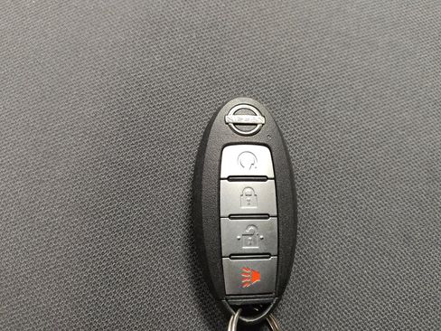 Used 2022 Nissan Titan S image 32