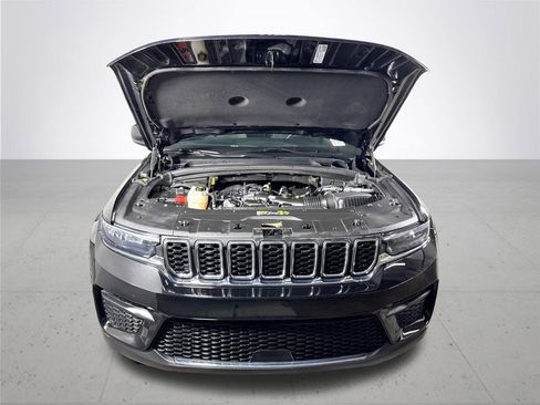 Used 2023 Jeep Grand Cherokee Laredo w/ Luxury Tech Group I image 21