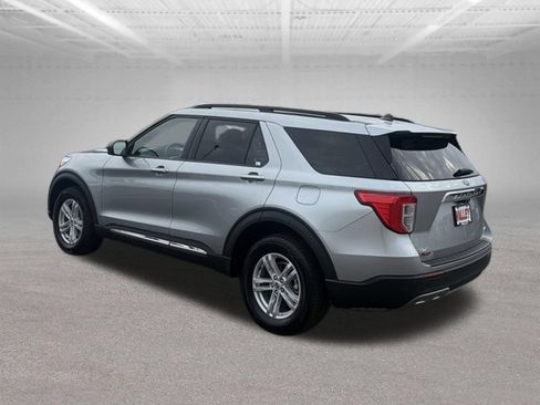 Used 2024 Ford Explorer XLT w/ Equipment Group 202A AWD/4WD image 9