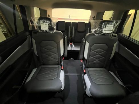 New 2026 Volkswagen Atlas Peak Edition AWD/4WD image 25