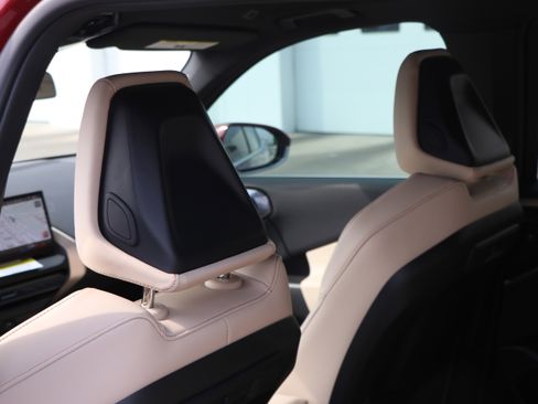 Certified 2025 BMW X3 xDrive30i w/ Premium Package image 34