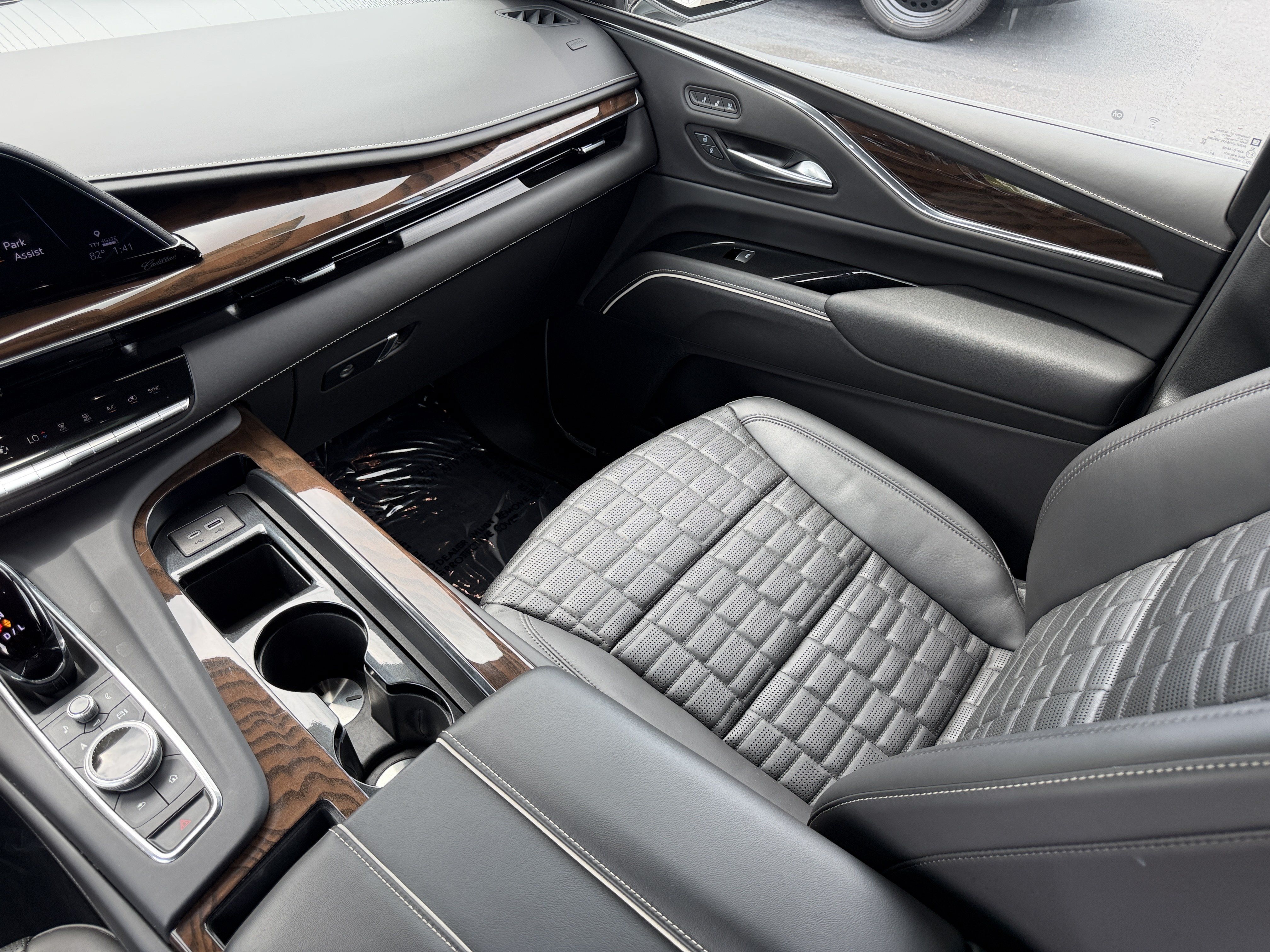 Certified 2024 Cadillac Escalade ESV Premium Luxury Platinum w/ LPO, Floor Liner Package AWD/4WD image 17