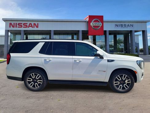 Used 2023 GMC Yukon AT4 w/ AT4 Premium Plus Package AWD/4WD image 3