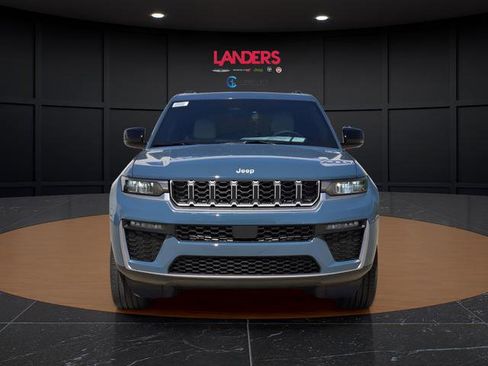 New 2026 Jeep Grand Cherokee Limited RWD image 4
