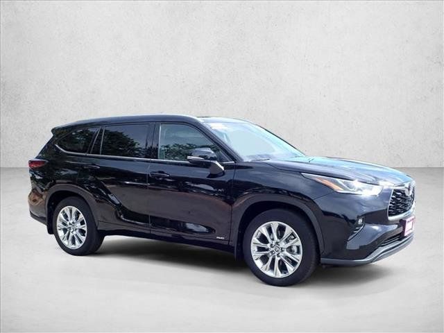 Certified 2026 Toyota Highlander Limited AWD/4WD image 6