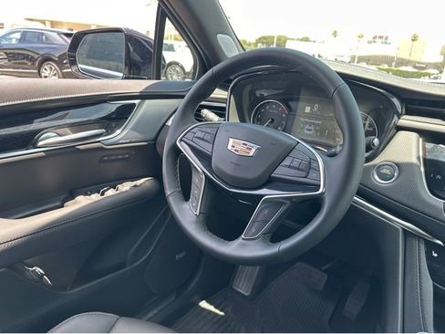 New 2025 Cadillac XT5 Premium Luxury FWD image 27