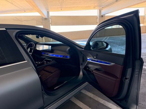 Used 2023 BMW i7 xDrive60 AWD/4WD image 18