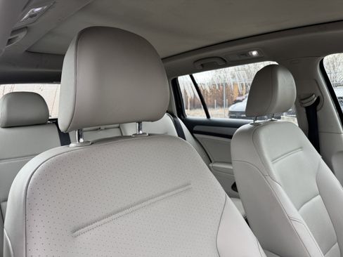 Used 2016 Volkswagen Golf Limited Edition image 21