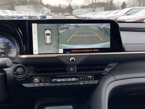 New 2025 Toyota Crown Signia image 18