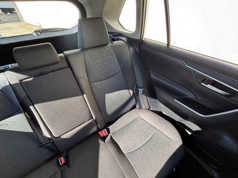 Used 2025 Toyota RAV4 XLE image 37