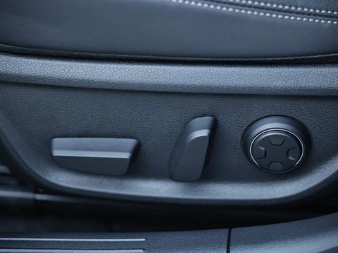 Used 2025 Genesis G70 2.5T image 20