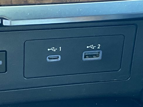 Used 2023 Nissan Armada SL w/ Captain's Chairs Package image 24