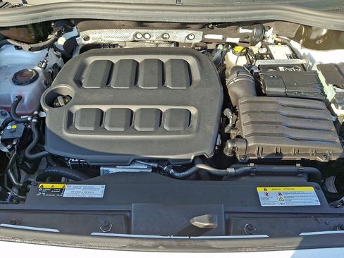 Certified 2025 Volkswagen Tiguan SE AWD/4WD image 27