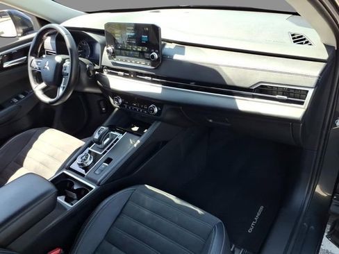 Used 2024 Mitsubishi Outlander SE FWD image 12