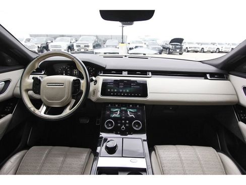 Used 2018 Land Rover Range Rover Velar R-Dynamic HSE image 9