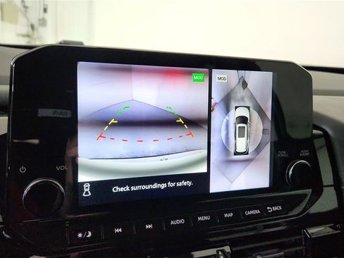 Used 2025 Nissan Pathfinder SL FWD image 35