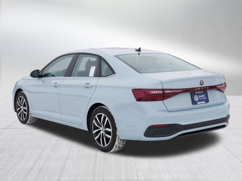 Certified 2025 Volkswagen Jetta SE image 5
