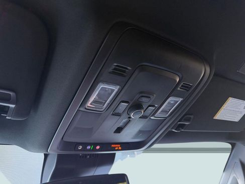 Used 2025 GMC Yukon Elevation AWD/4WD image 29