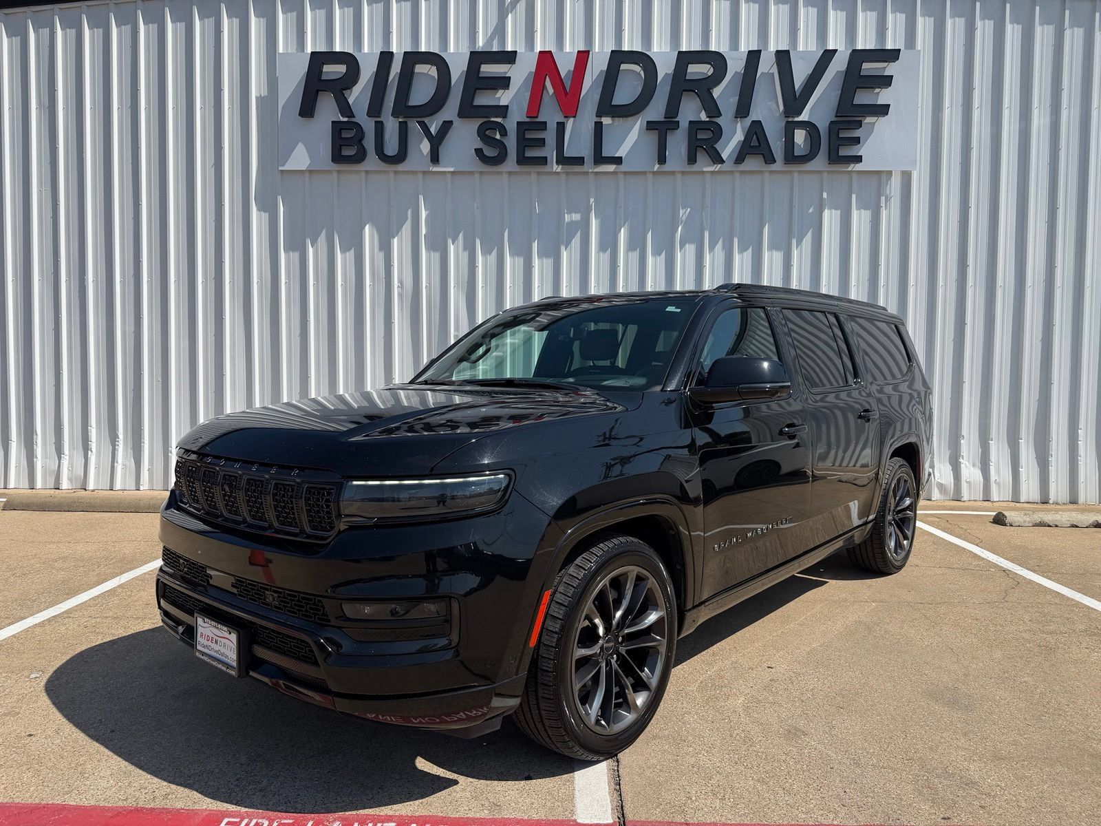 Used 2024 Jeep Grand Wagoneer L Series II w/ Quick Order Packagew 28T AWD/4WD image 1